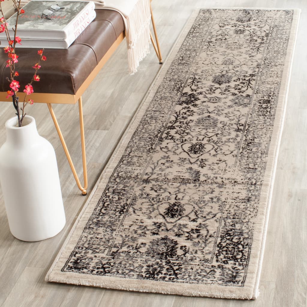 SAFAVIEH Evoke Quintina Distressed Vintage Boho Rug