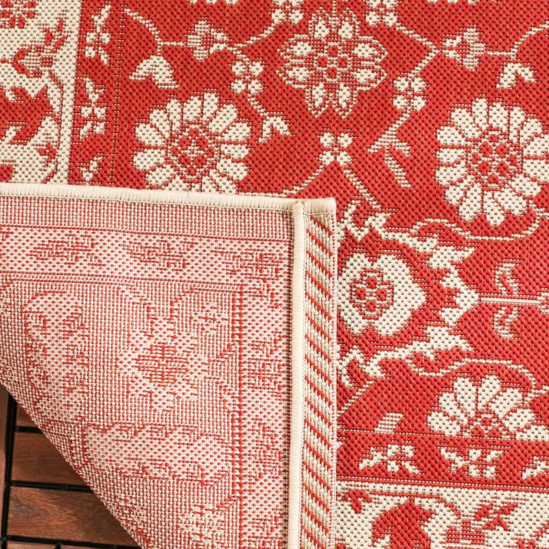 SAFAVIEH Courtyard Felicitas Indoor/ Outdoor Waterproof Patio Backyard Rug
