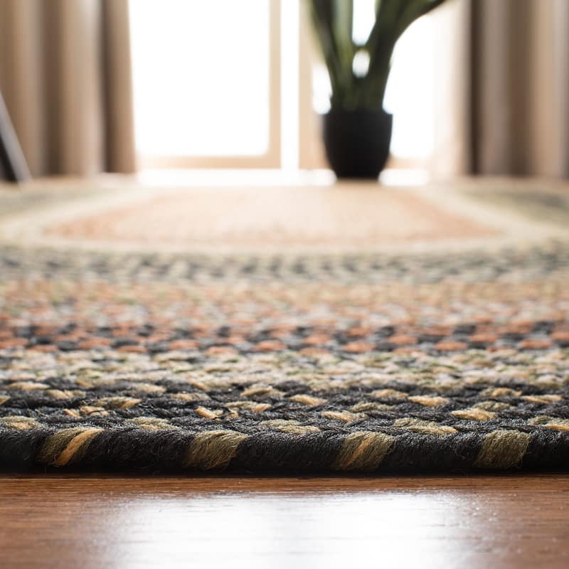 SAFAVIEH Handmade Braided Jo Machine Washable Country Casual Rug
