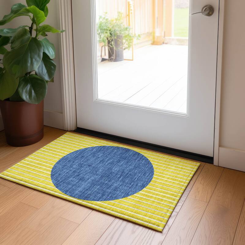 Machine Washable Indoor/ Outdoor Modern Sunrise Chantille Rug - Yellow - 1'8" x 2'6"