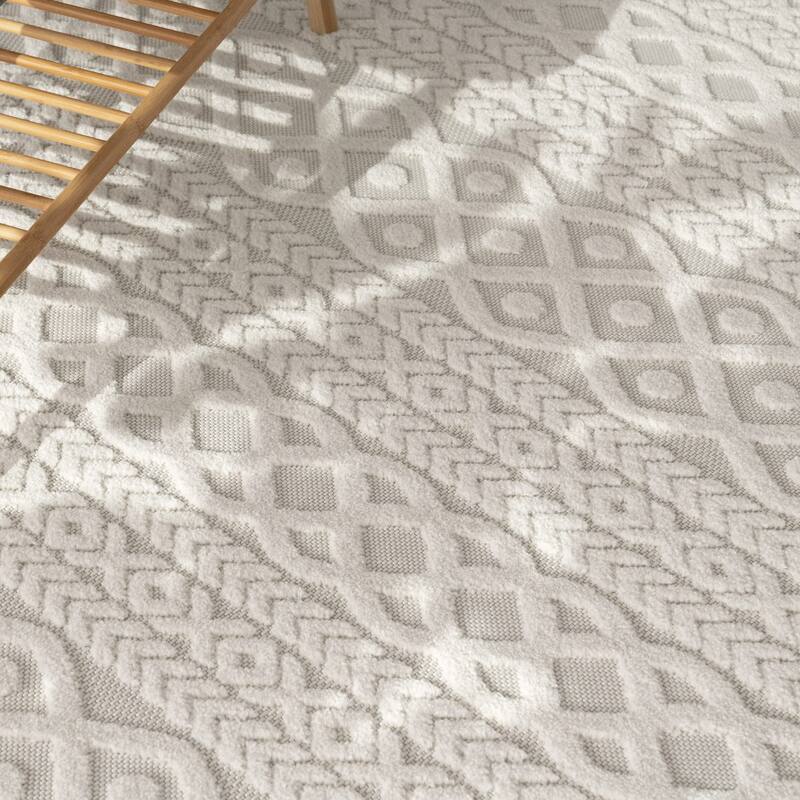 Modern Area Rug with Soft High Low Trellis Pattern in Aztec Look in Silver Cream