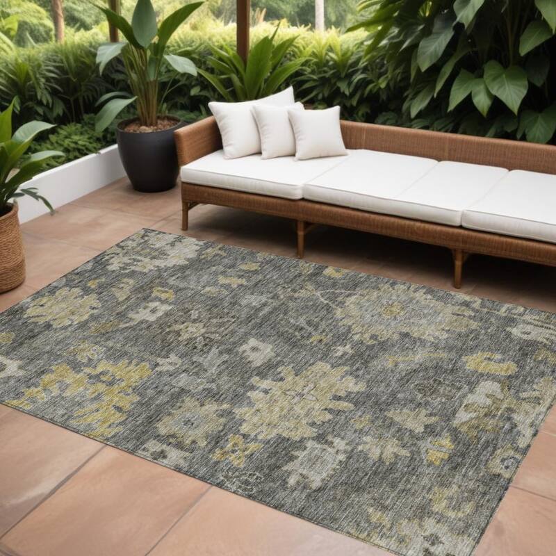 HomeRoots Floral Traditional Rectangle Outdoor Rug - 10' X 14'