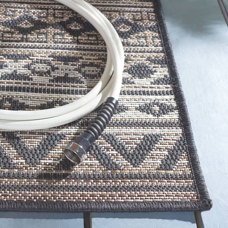 SAFAVIEH Havana Kosumo Geometric Indoor/ Outdoor Waterproof Rug