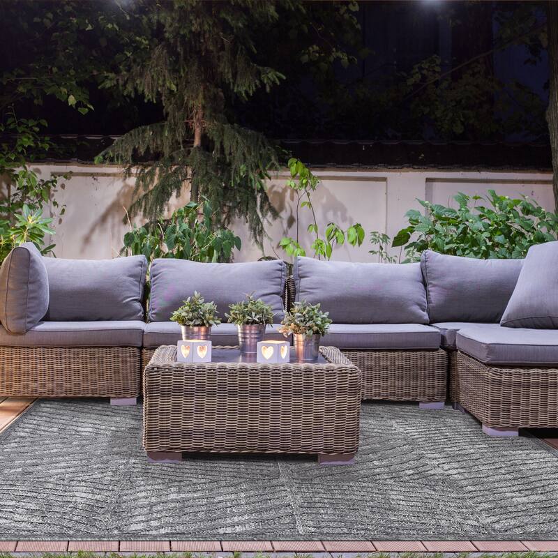 Superior Modern Geometric Abstract Indoor Outdoor Area Rug - 4' x 6' - Grey