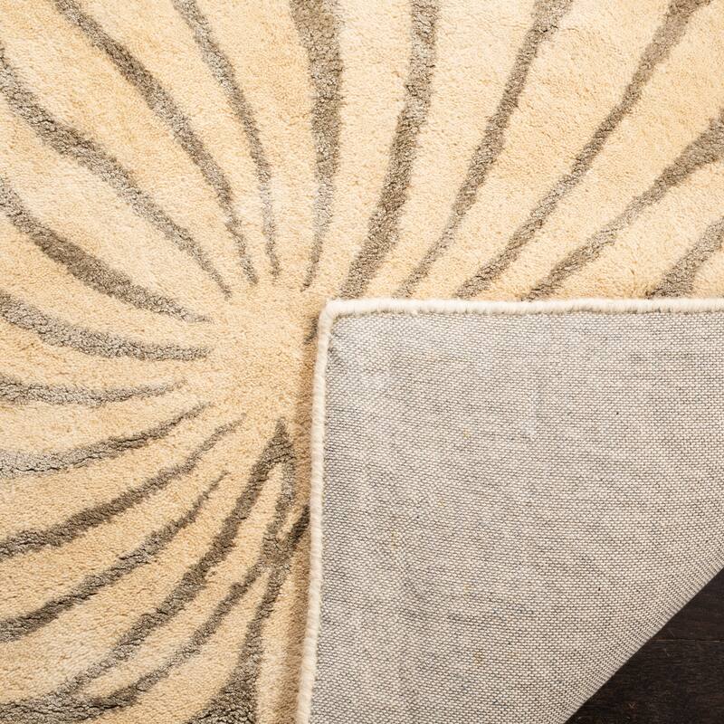 SAFAVIEH Handmade Soho Meriam Ferns N.Z. Wool Rug