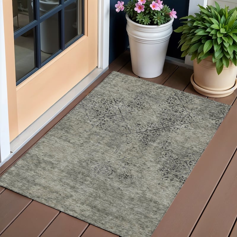 HomeRoots Floral Transitional Rectangle Outdoor Rug - 3' x 5'