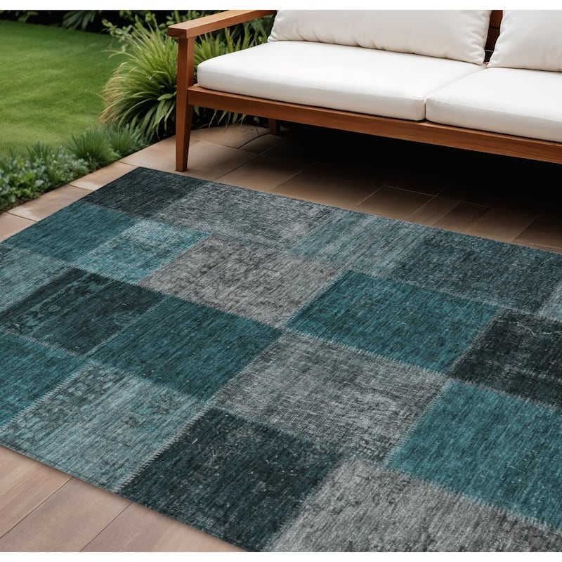 HomeRoots Patchwork Transitional Rectangle Outdoor Rug - 9' X 12'