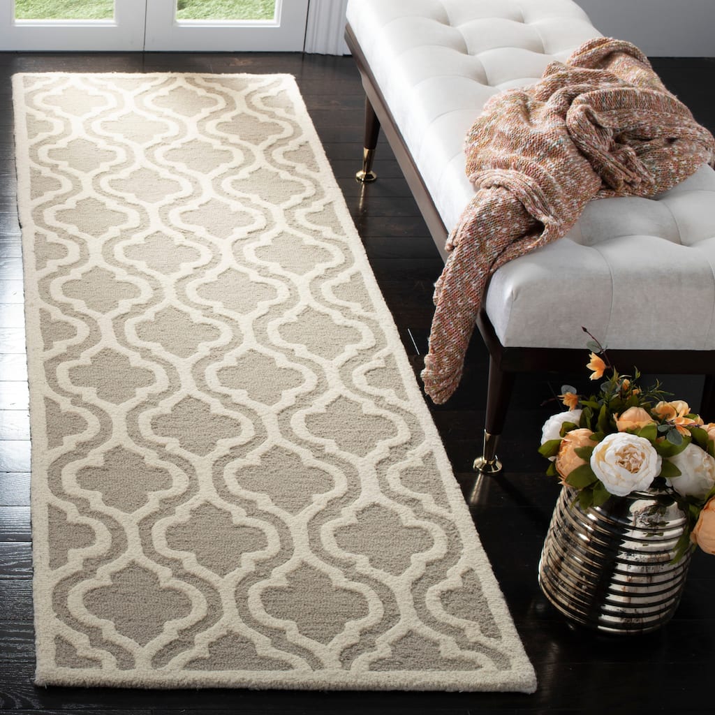 SAFAVIEH Handmade Cambridge Marijela Modern Moroccan Wool Rug