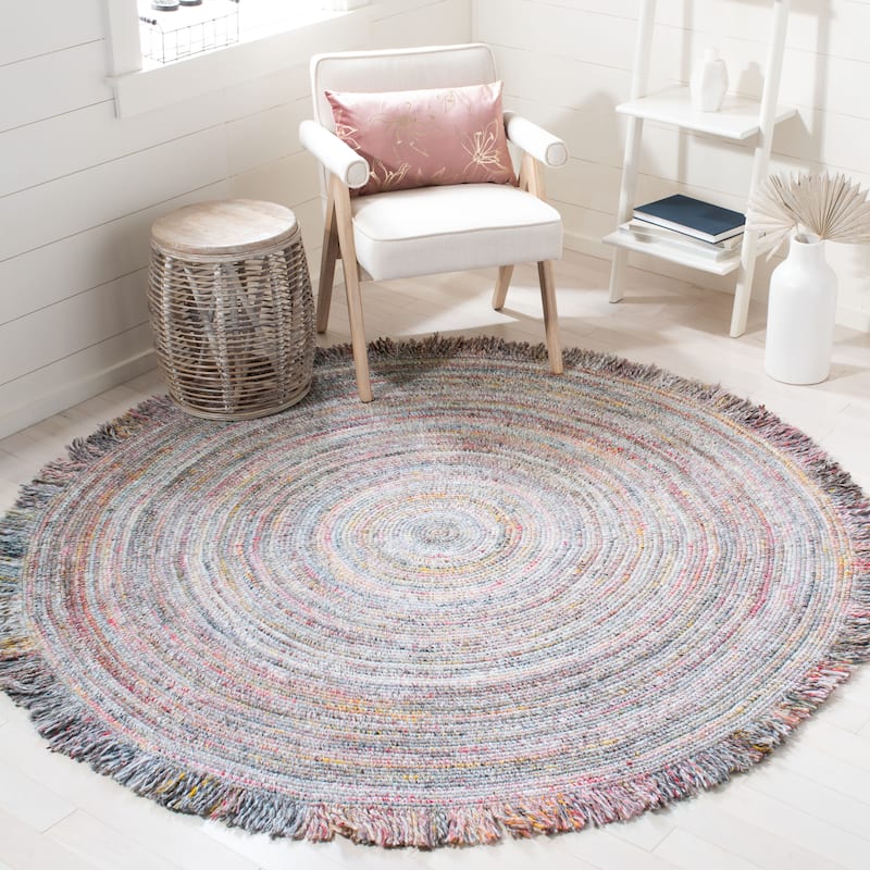 SAFAVIEH Hand-Woven Braided Kavita Country Rug with Fringe - 6' Round - Grey/Red
