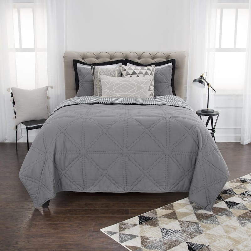 Maddux Place Simpson Grey Hand Quilted Cotton 3 Piece Quilt Set - King-size