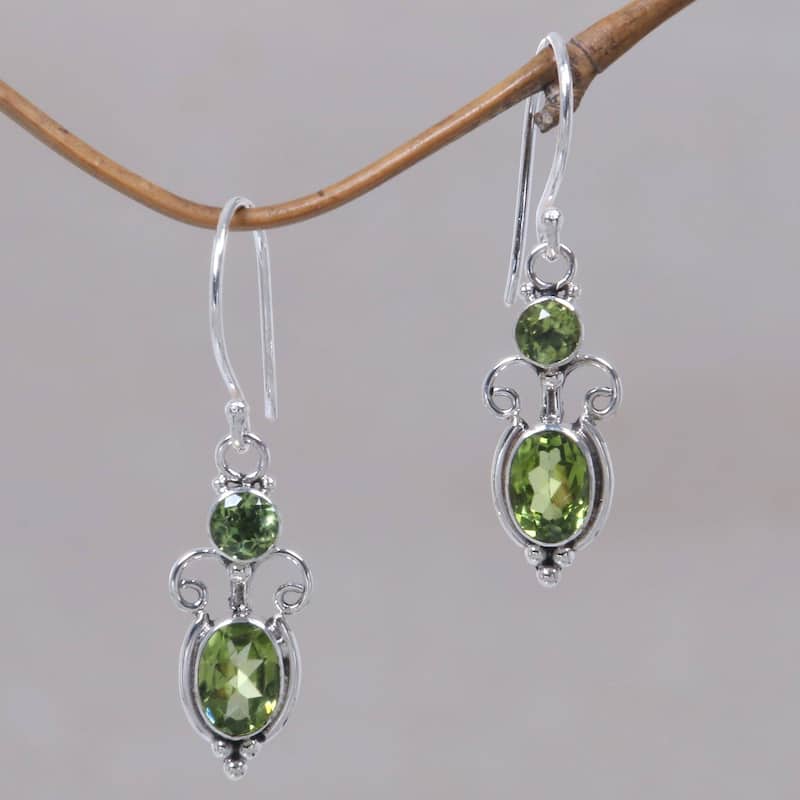NOVICA Novica Handmade Peridot 'Crown Princess' Earrings (Indonesia) - 1.2*0.4
