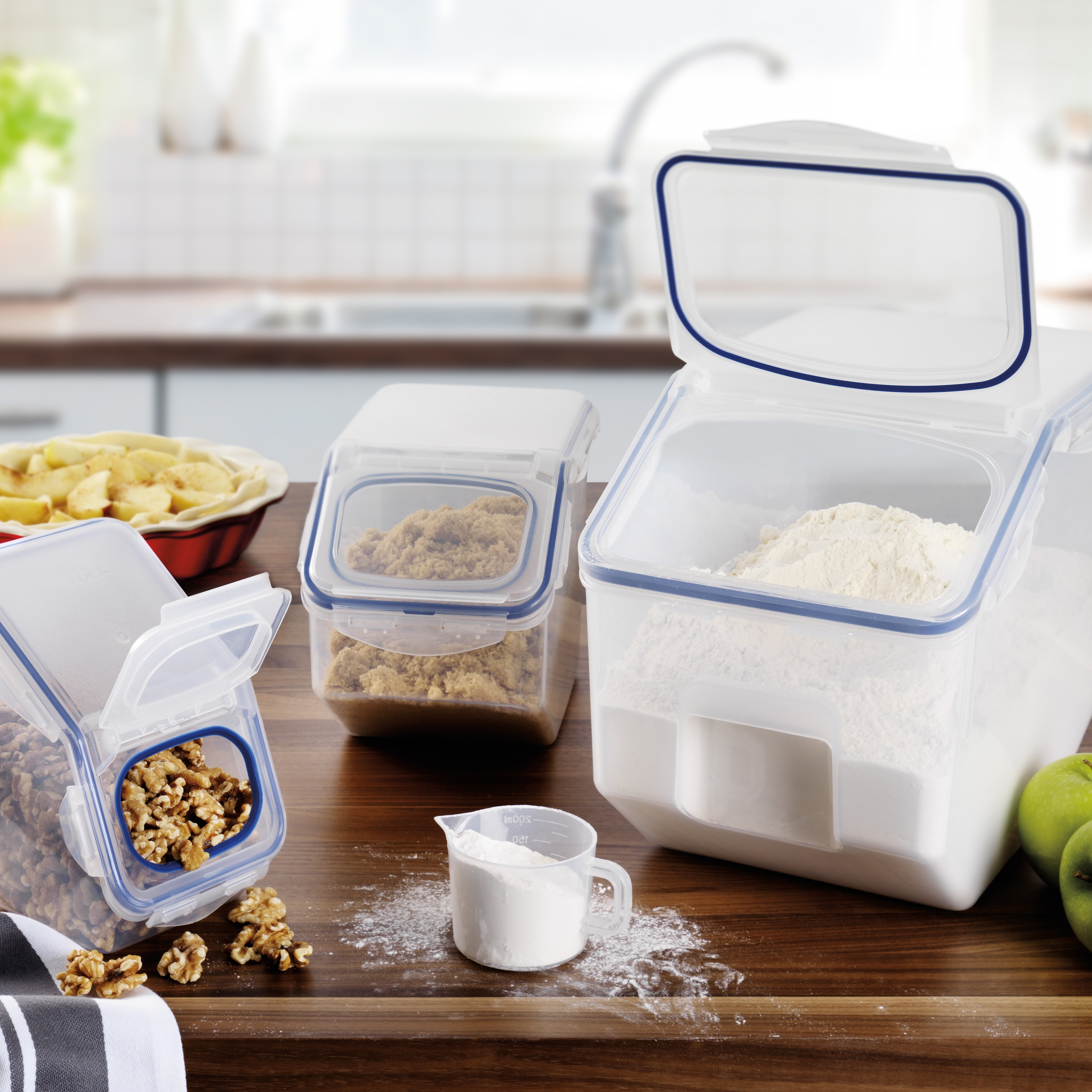 https://ak1.ostkcdn.com/images/products/is/images/direct/3bf031181f0b529c05235293d03cfdd9ca139afe/LocknLock-Pantry-Rectangular-Food-Storage-Container-Set%2C-3-Piece%2C-Clear.jpg