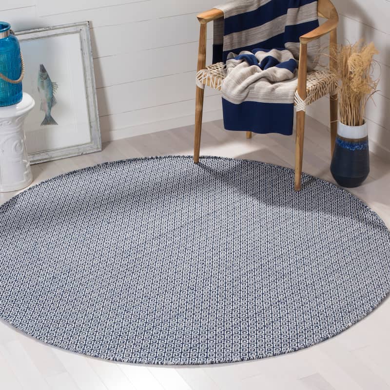 SAFAVIEH Montauk Glyn Handmade Cotton Area Rug - 6' x 6' Round - Ivory/Navy