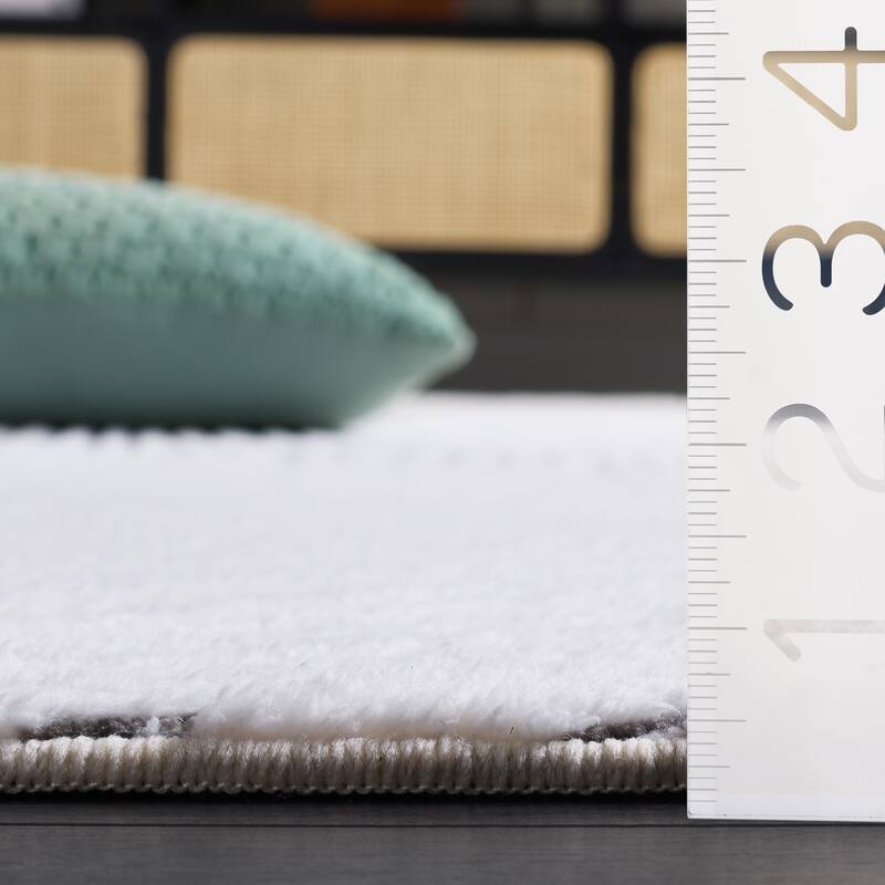 SAFAVIEH Versailles Ona Traditional Rug