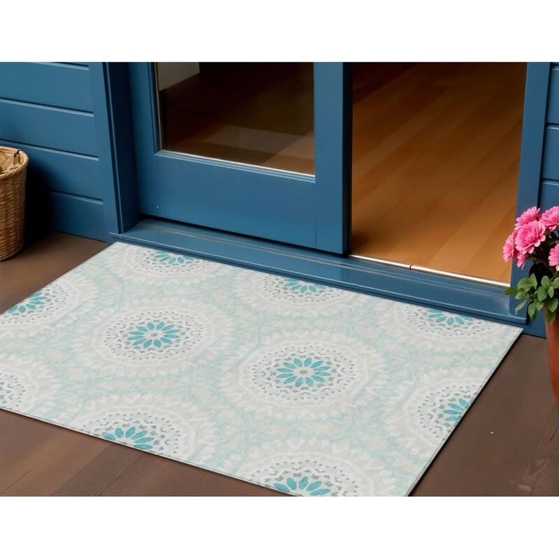 HomeRoots Floral Medallion Transitional Rectangle Outdoor Rug - 3' x 5'