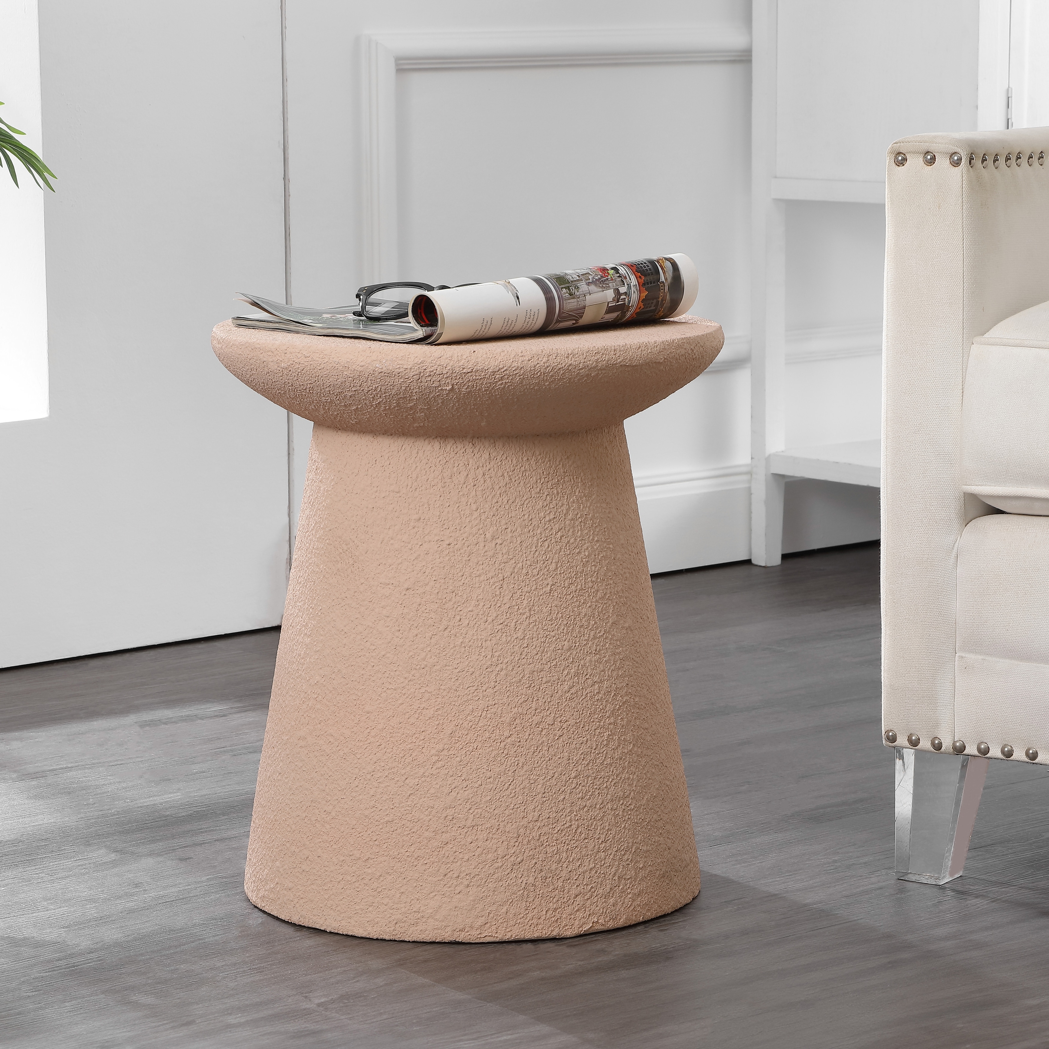 Hollie Minimalist Frosted Polyresin Indoor/Outdoor Accent Table, All-Weather Textured Round Pedestal Side Table & Stool