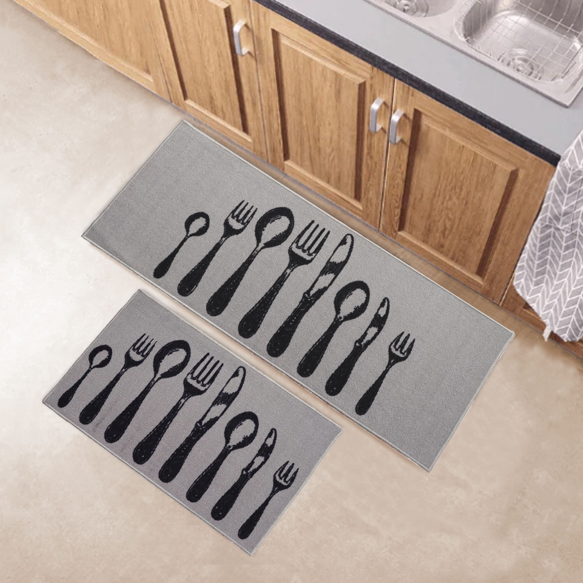 https://ak1.ostkcdn.com/images/products/is/images/direct/3bfda950efd9af0ed8bb0355ac18133911ba03d6/Chic-Cutlery-Print-Wool-Effect-Kitchen-Mat-and-Runner-Rug.jpg