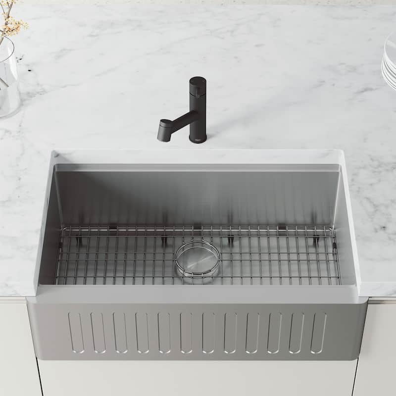 VIGO Branson 9" H Single Handle Pull-Out Sprayer Kitchen Faucet