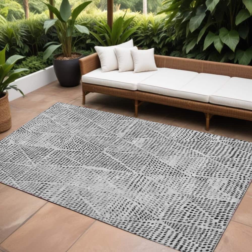 HomeRoots Geometric Transitional Rectangle Outdoor Rug
