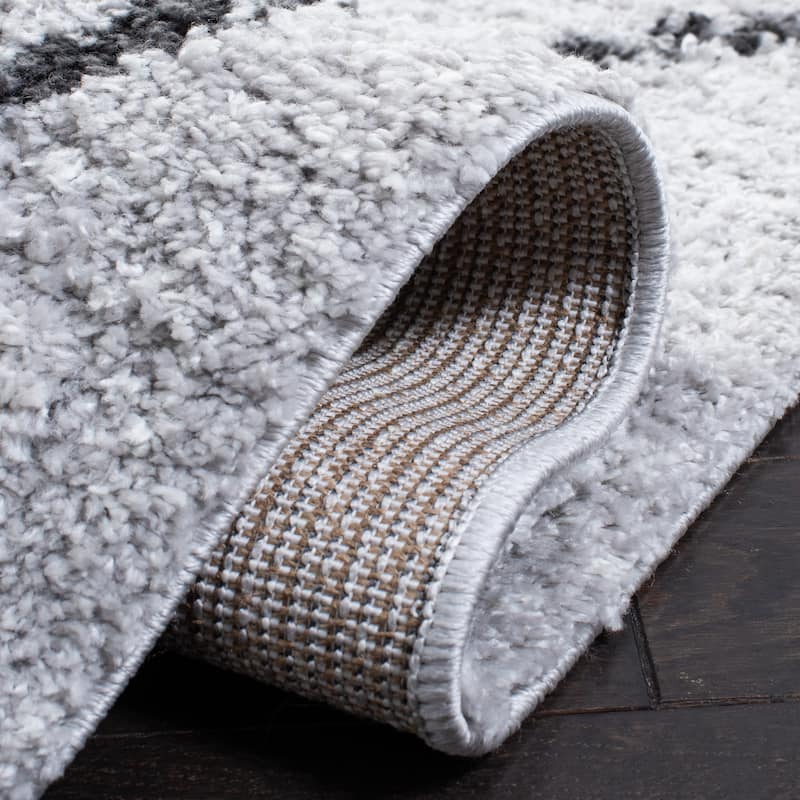 SAFAVIEH August Shag Aculina Trellis 1.26-inch Thick Rug