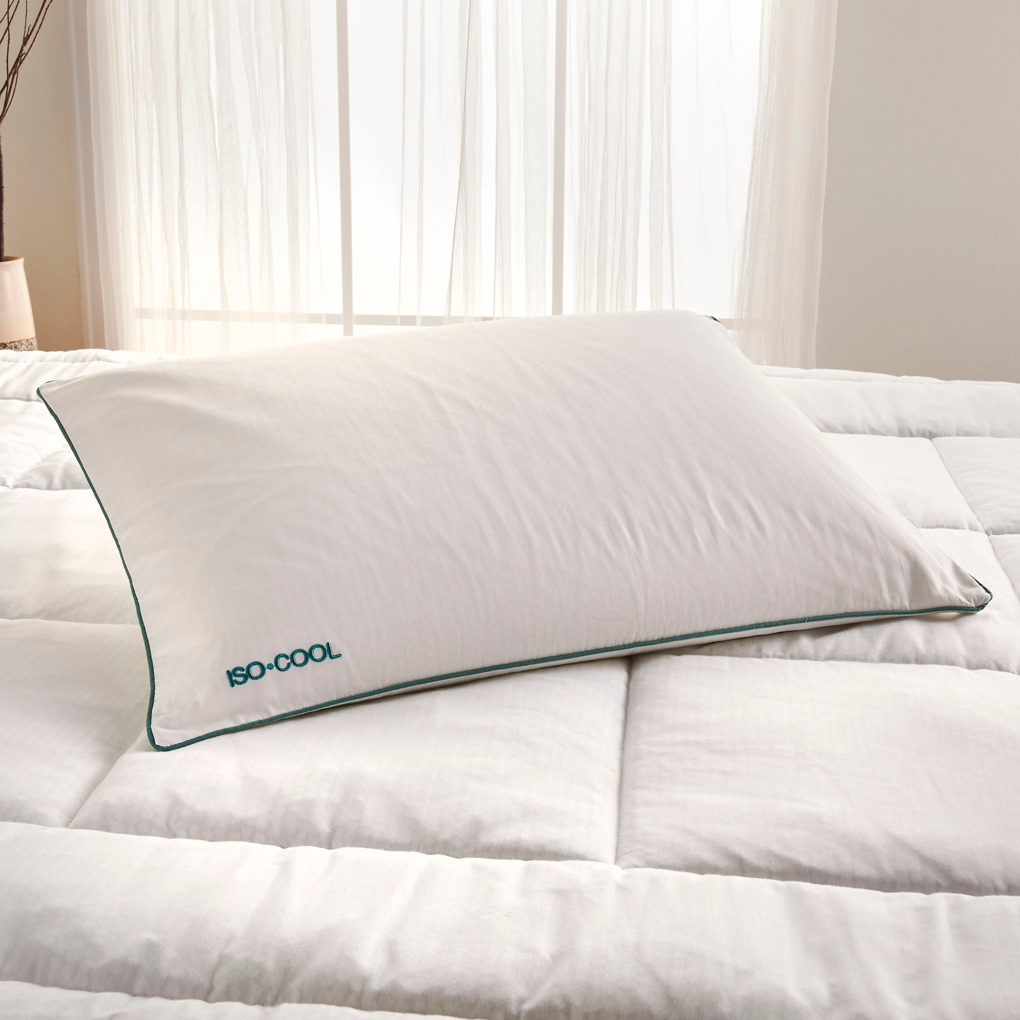 ISOCOOL Bed Pillow featuring Serene Foam