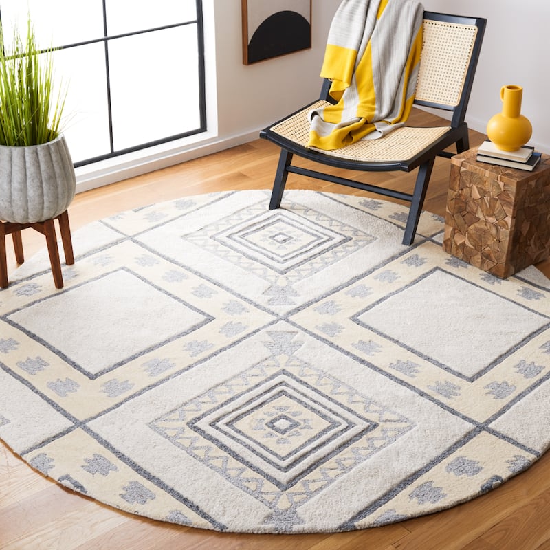 SAFAVIEH Handmade Casablanca Shag Franka Tribal Wool Rug - 7' Round - Ivory/Grey