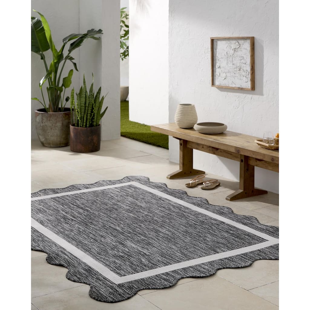 Livabliss Miami Beach Traditional Indoor / Outdoor Area Rug