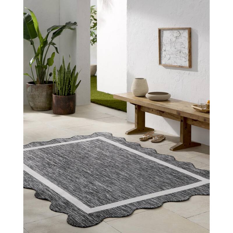 Livabliss Miami Beach Traditional Indoor / Outdoor Area Rug - Black - 9'2" x 12'