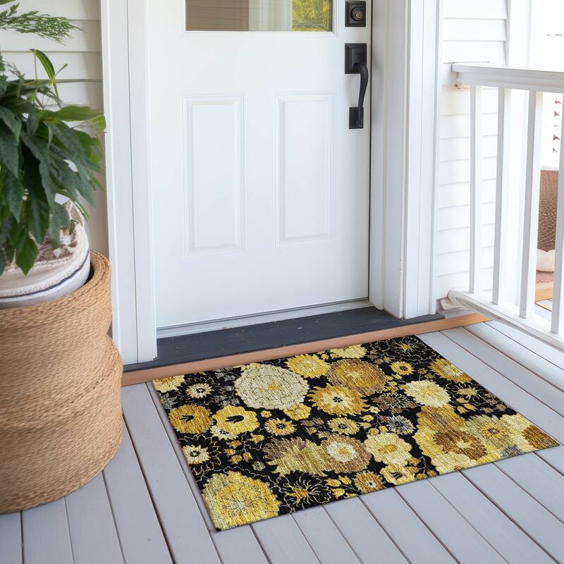 Machine Washable Indoor/ Outdoor Modern Floral Chantille Rug - Black - 1'8" x 2'6"