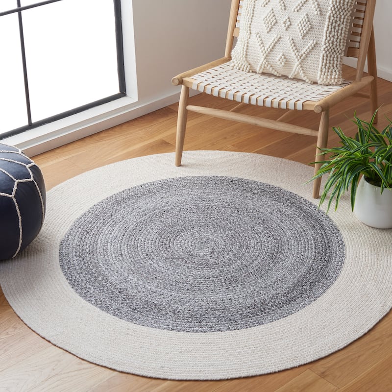 SAFAVIEH Handmade Braided Zelie Round Rug - 4' Round - Dark Grey/Ivory