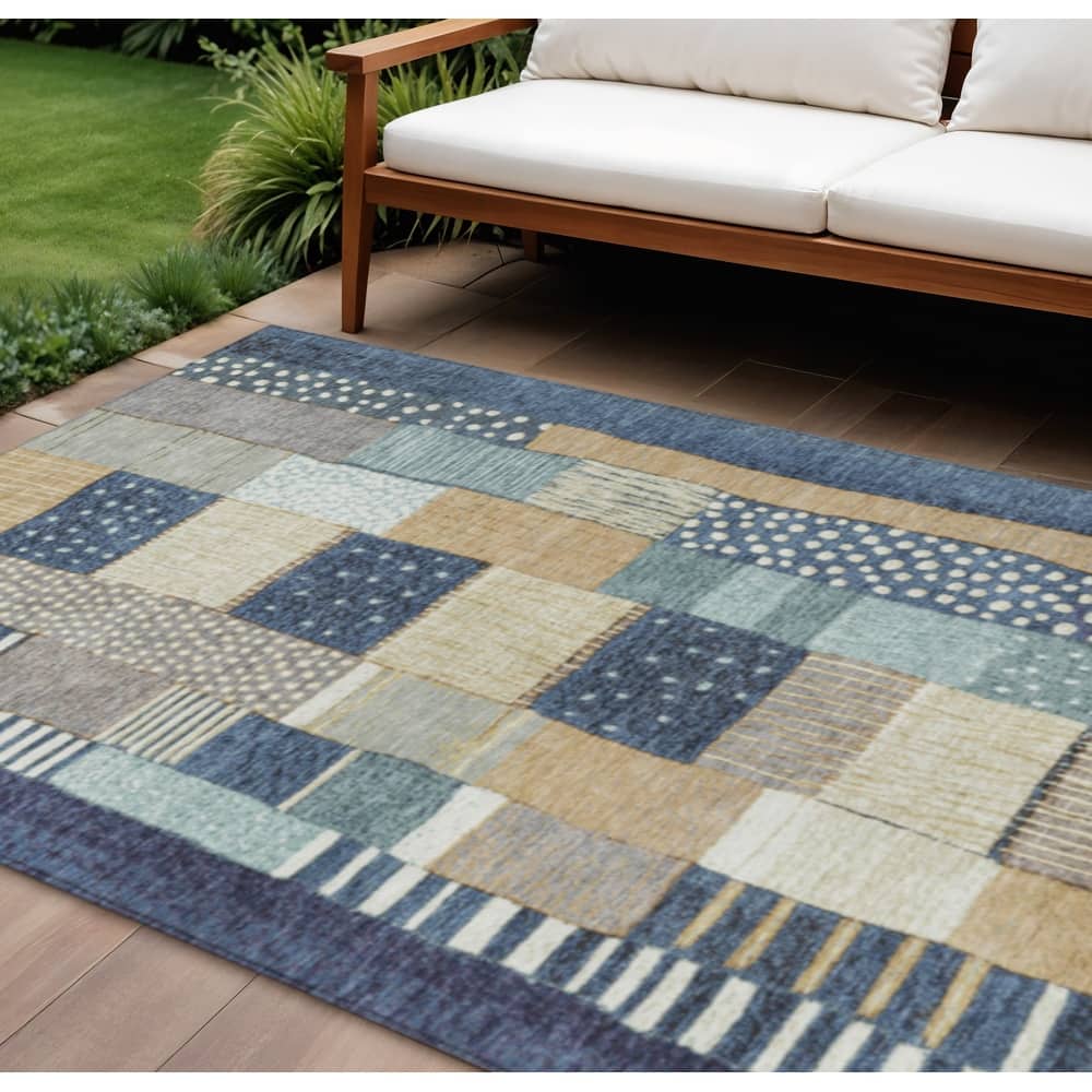 HomeRoots Geometric Transitional Rectangle Outdoor Rug