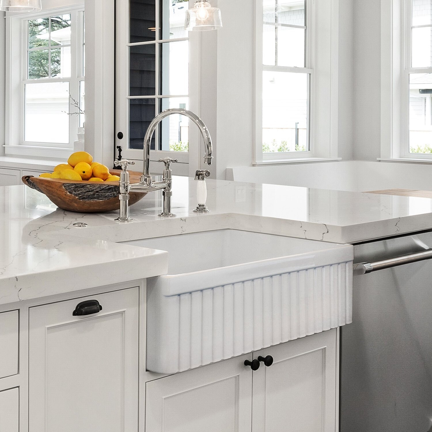 Shop Luxury 33 Inch Modern Fireclay Farmhouse Kitchen Sink Single Bowl White Flutedfront Includes Drain Grid By Fossil Blu On Sale Overstock 31885005