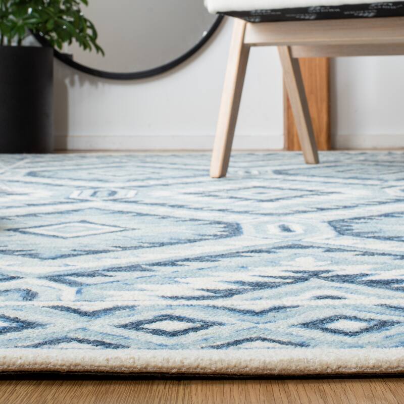 SAFAVIEH Handmade Metro Bryann French Country Wool Rug