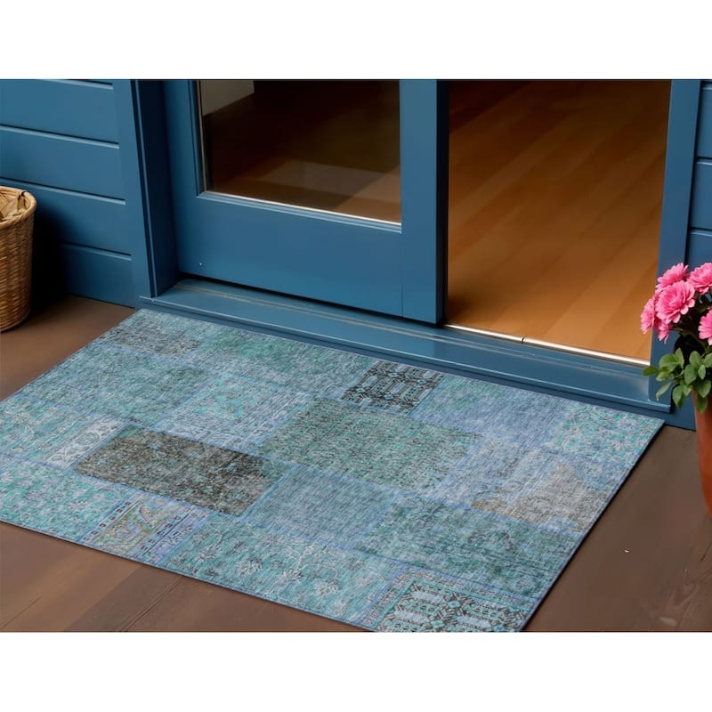HomeRoots Patchwork Transitional Rectangle Outdoor Rug - 3' x 5'