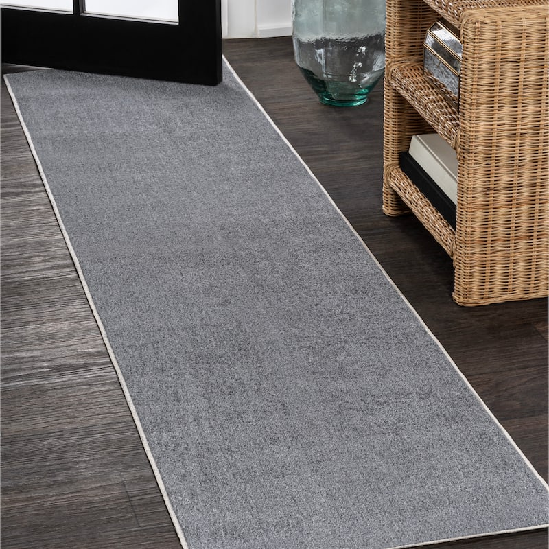 JONATHAN Y Fawning Classic Solid Low-Pile Machine-Washable Terra Area Rug