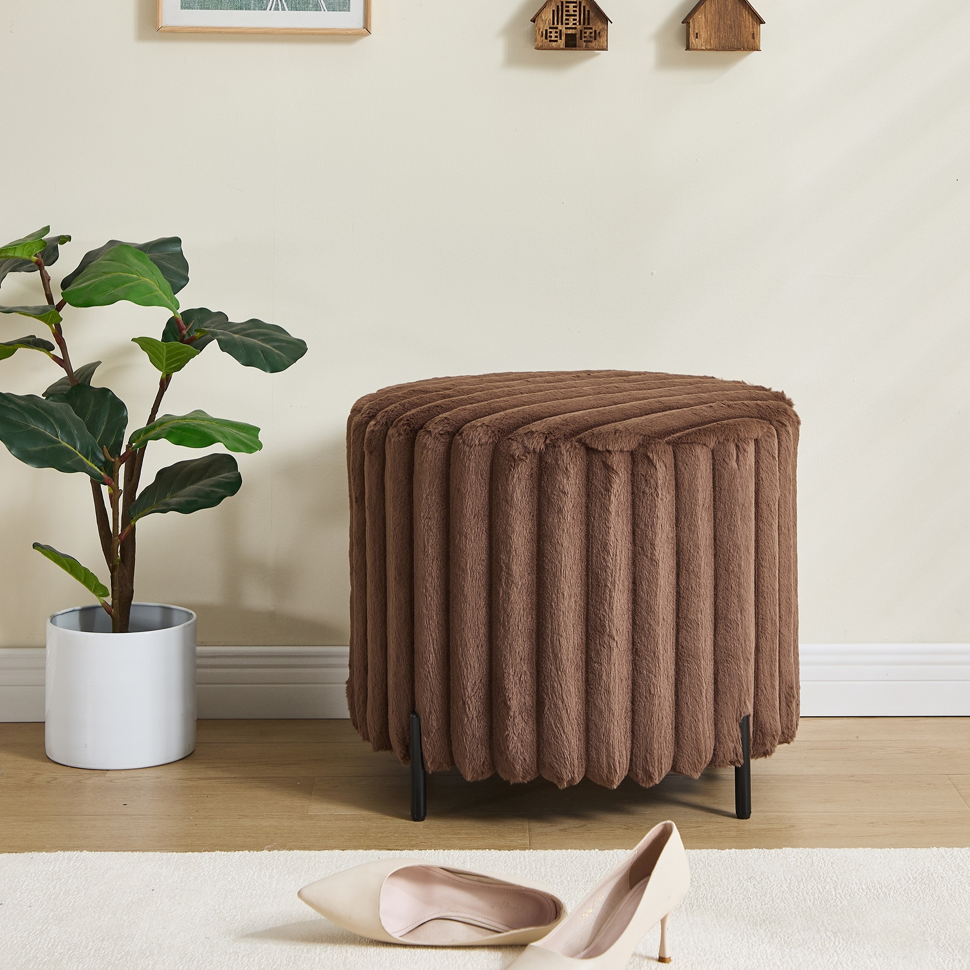 Faux Fur Upholstered Round Ottoman, Ottoman Coffee Table with Metal Legs, Home Decor FootStool for Living Room, Bedroom