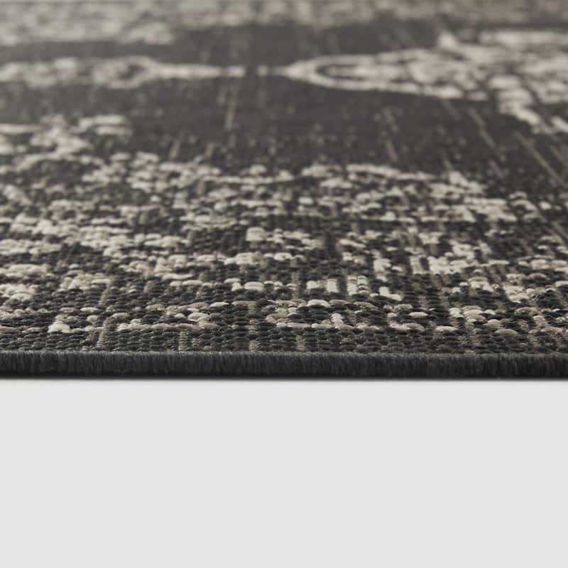 Ridha Medallion Indoor/Outdoor Area Rug