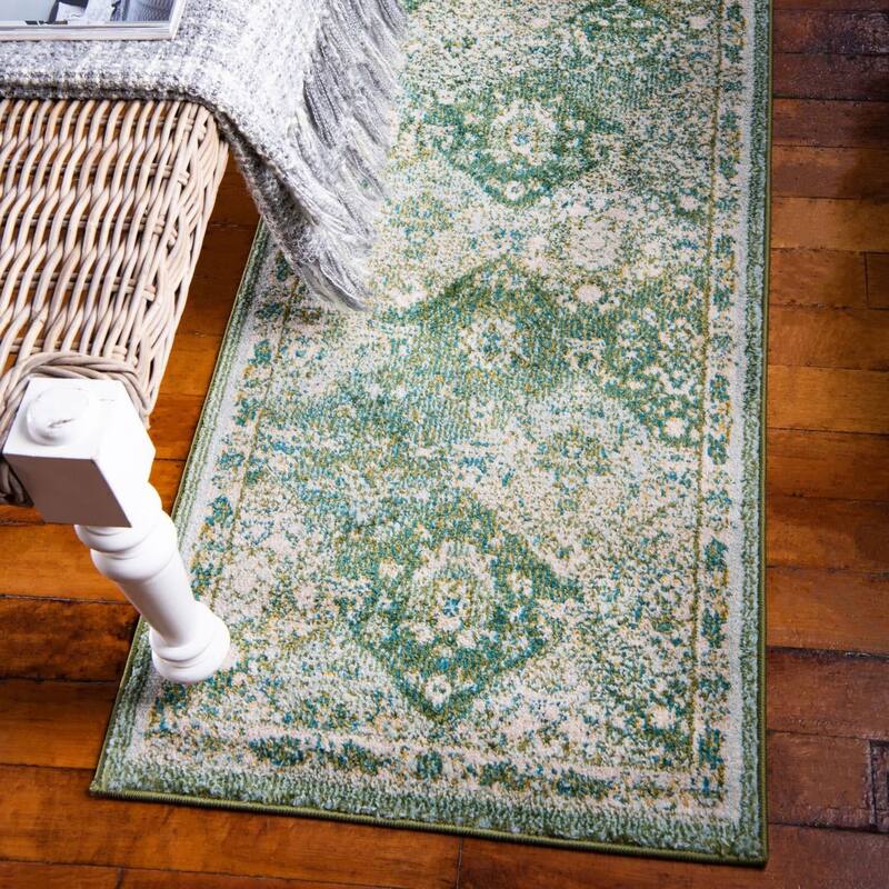 Traditional Koakburg Collection Area Rug - Green - 2'2"x6'