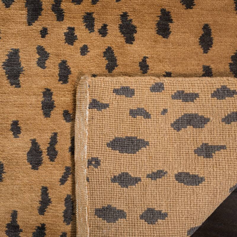 SAFAVIEH Couture Tibetan Jadvyga Hand-knotted Wool Area Rug - 6' x 9' - Brown
