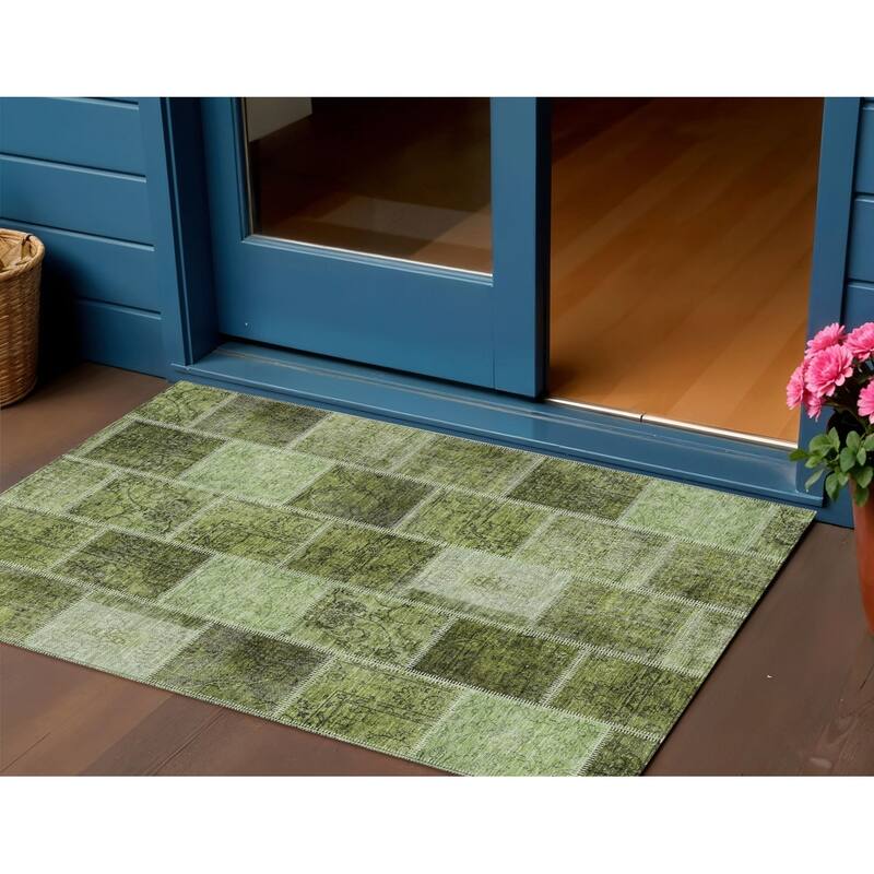 HomeRoots Patchwork Transitional Rectangle Outdoor Rug - 3' x 5'