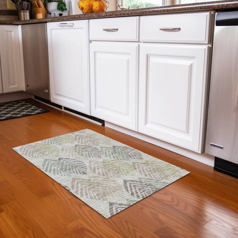Machine Washable Indoor/ Outdoor Chantille Casual Palm Leaf Rug