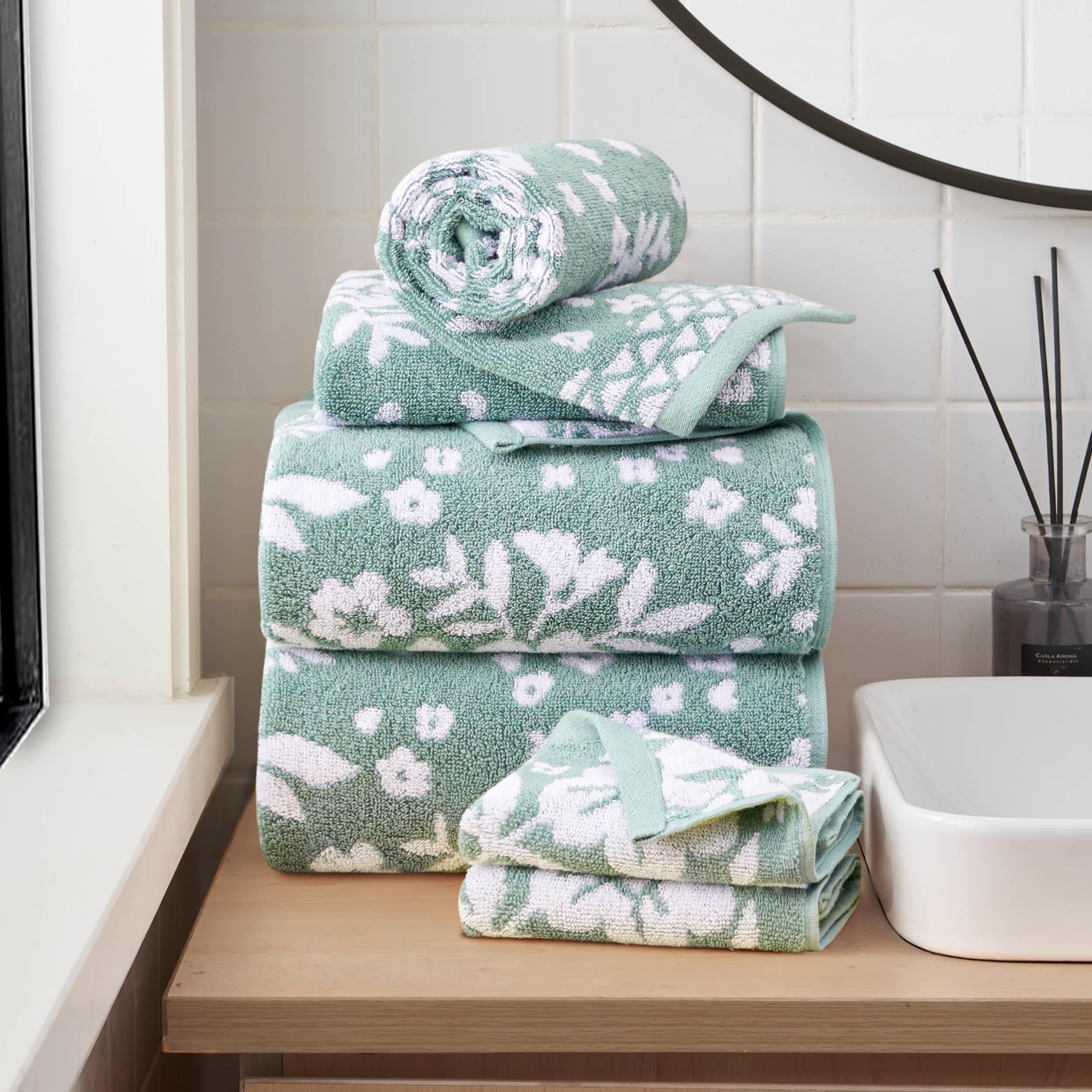 Lucky Brand Folk Floral 6 Piece Bath Towel Set 2 Bath towels 2 Hand towels 2 Washcloths 28 x54 16 x26 12 x12 On Sale Bed Bath Beyond 41077714