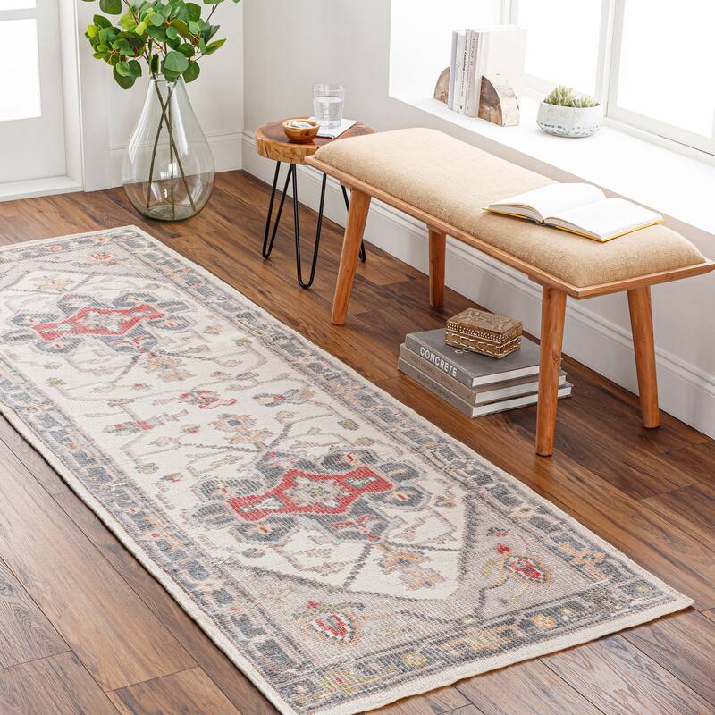 Idika Handmade Traditional Indoor/ Outdoor Area rug - 2'6" x 8' - Grey/Red