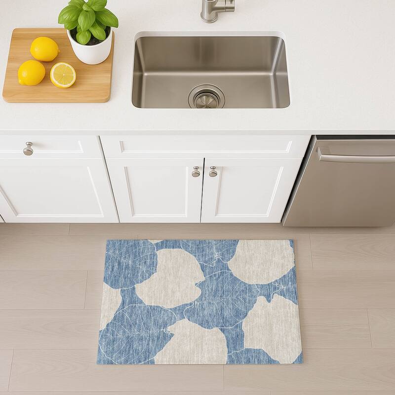 Machine Washable Indoor/ Outdoor Tropical Floral Chantille Rug