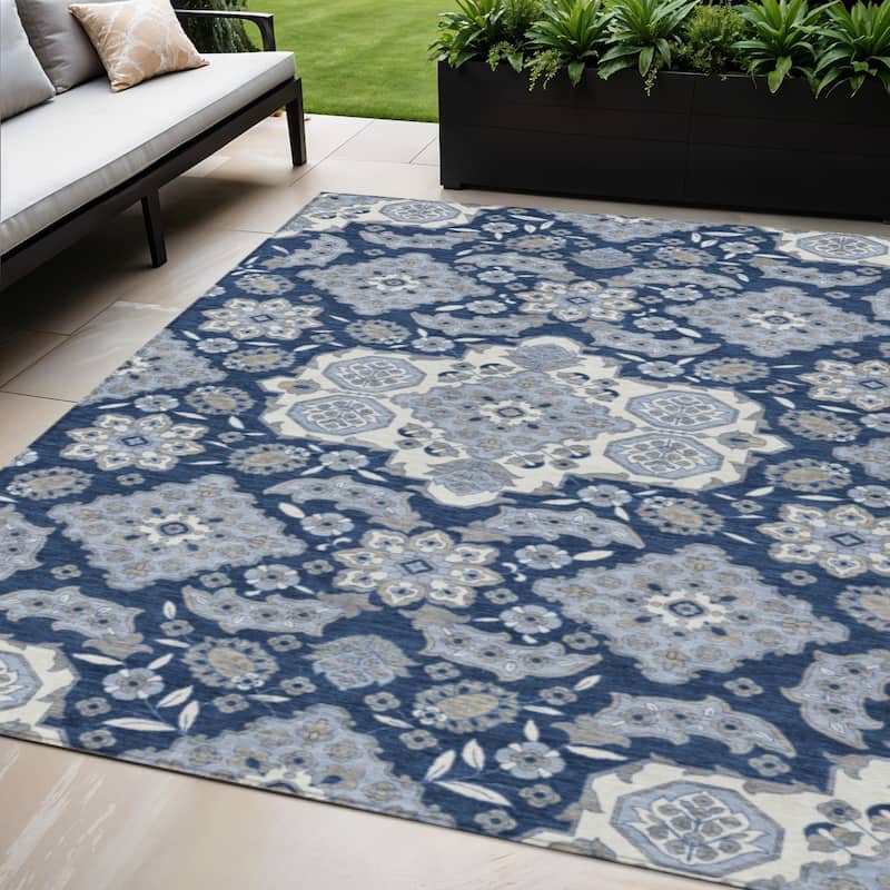 HomeRoots Medallion Traditional Rectangle Outdoor Rug - 5' X 8'