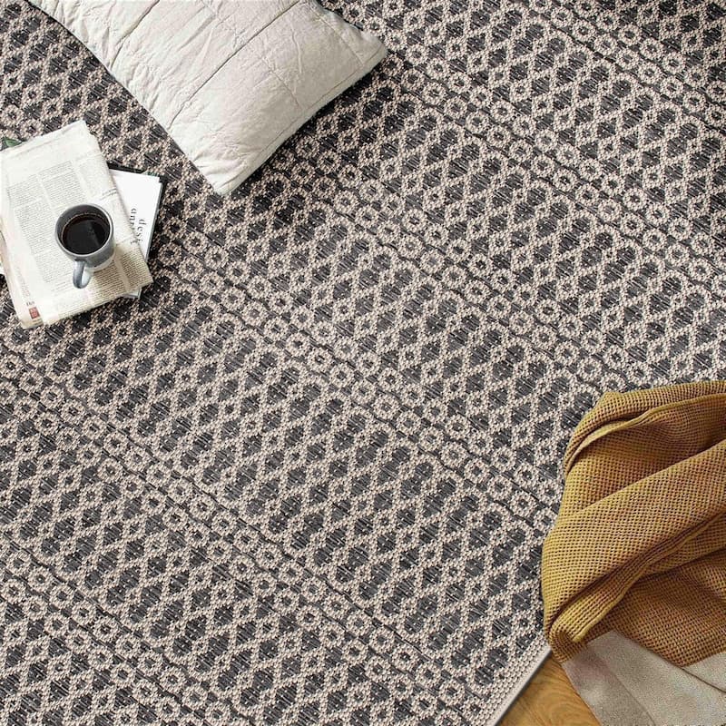 Contemporary Trellis Indoor/Outdoor Area Rug