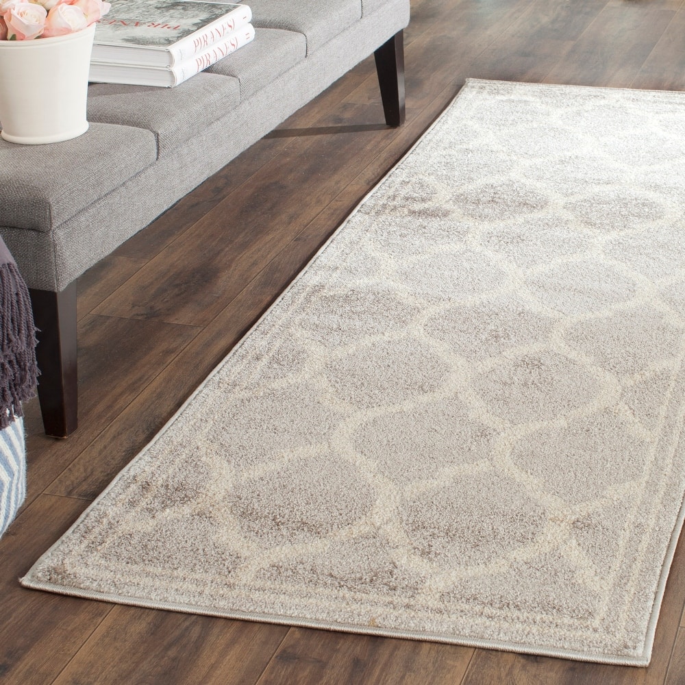SAFAVIEH Amherst Huynh Modern Rug