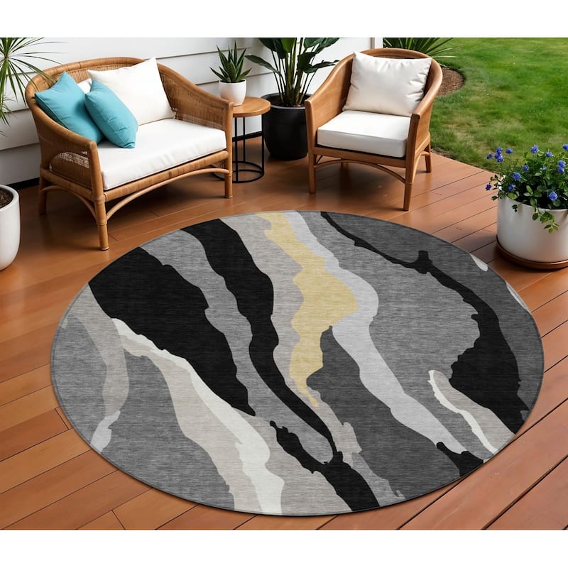HomeRoots Abstract Transitional Rectangle Outdoor Rug - 8' Round