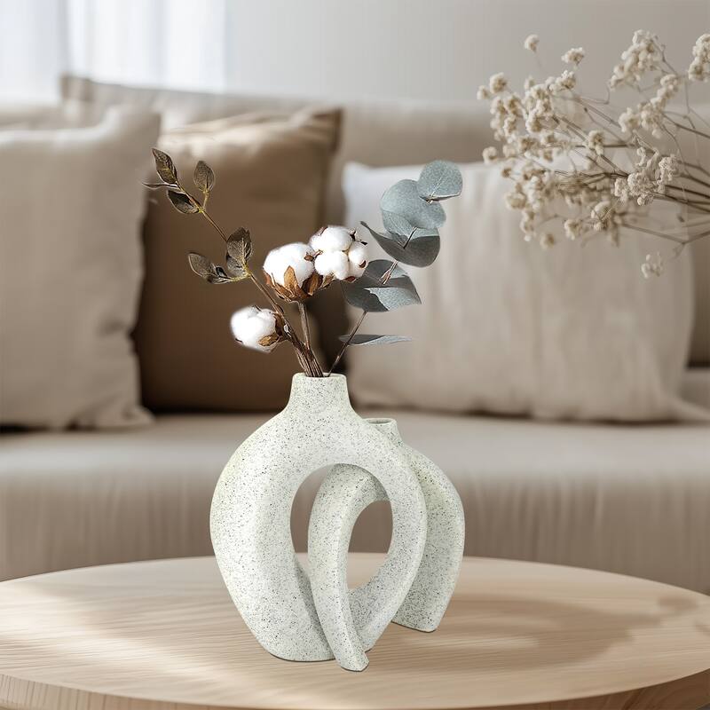 Off White Hollow Resin Vase (Set of 2)