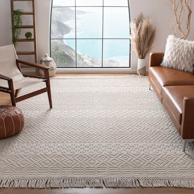 SAFAVIEH Handmade Natura Chiang Wool Fringe Rug